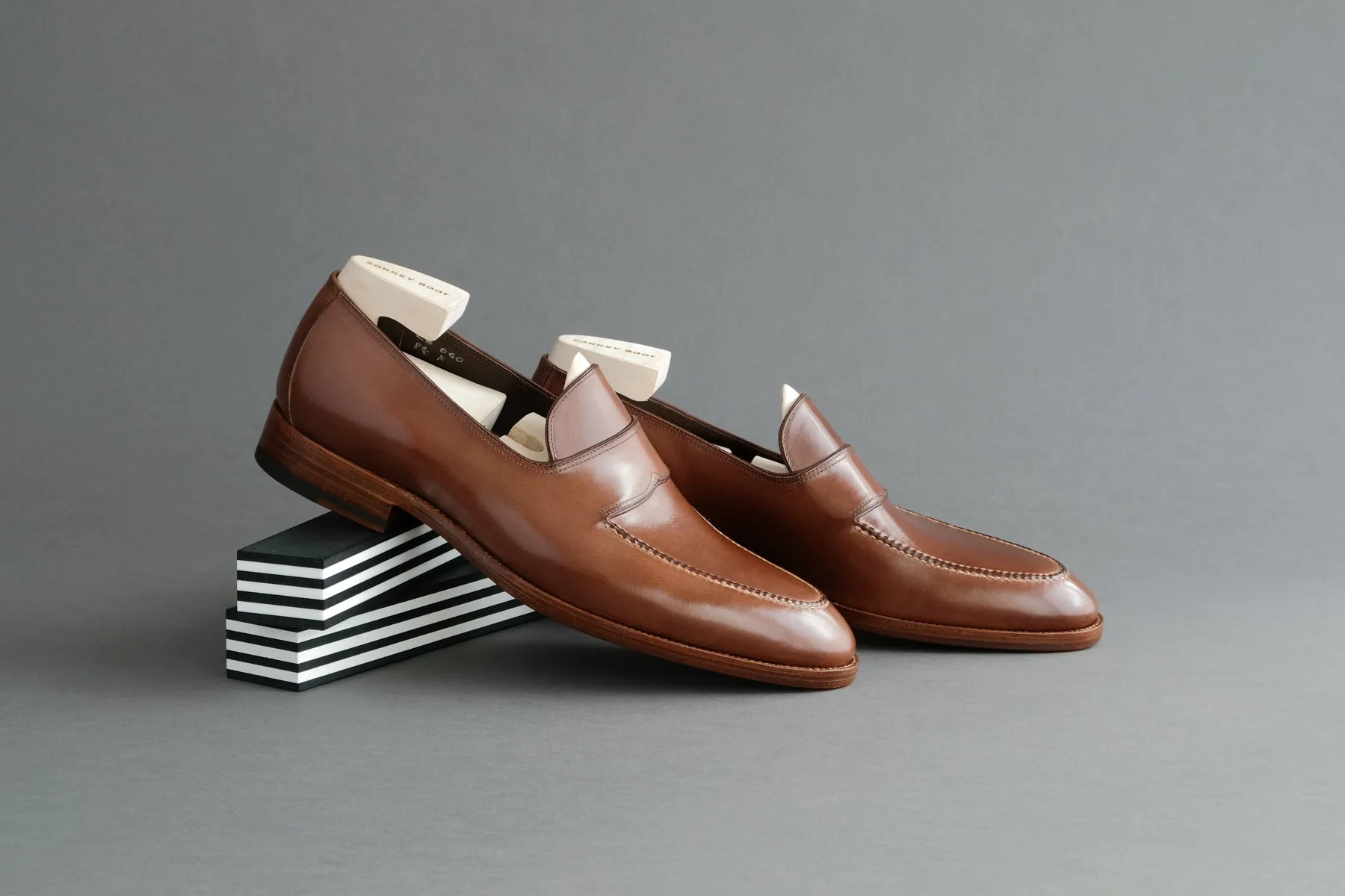 ZeroFourZero.Jasper Classic Slip-ons With Hand Sewn Aprons from Bavarian Calf